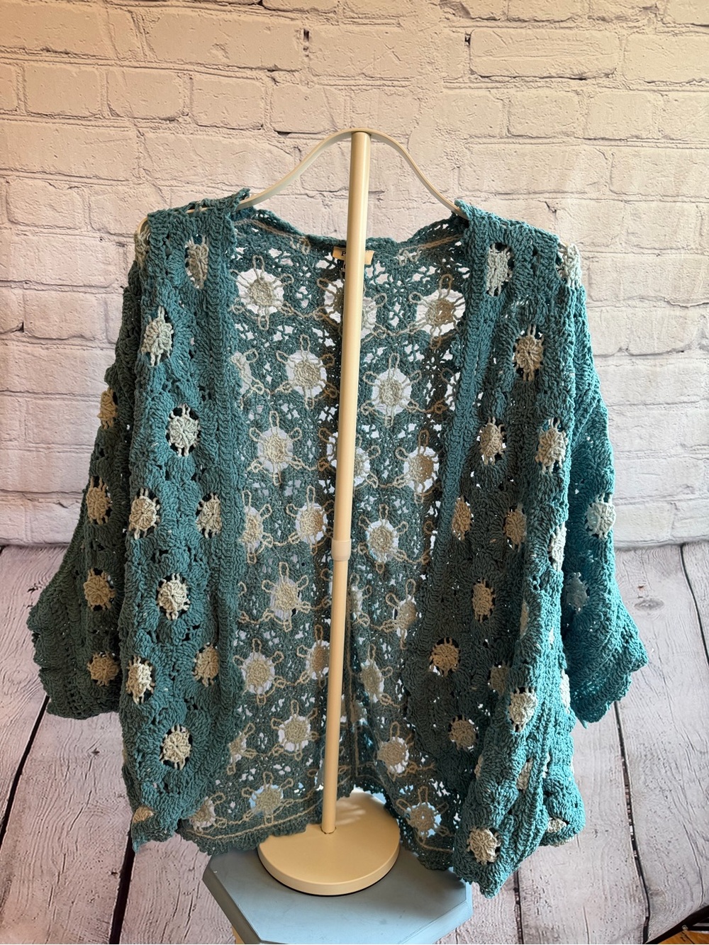 POL Teal Open-Front Crochet Cardigan with Cream Floral Accents NWOT